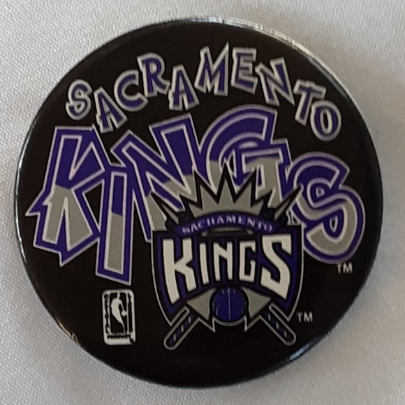 NBA Sacramento Kings Retro Style Button Pin Back Pin Badge 2.5" Preowned - Picture 2 of 7